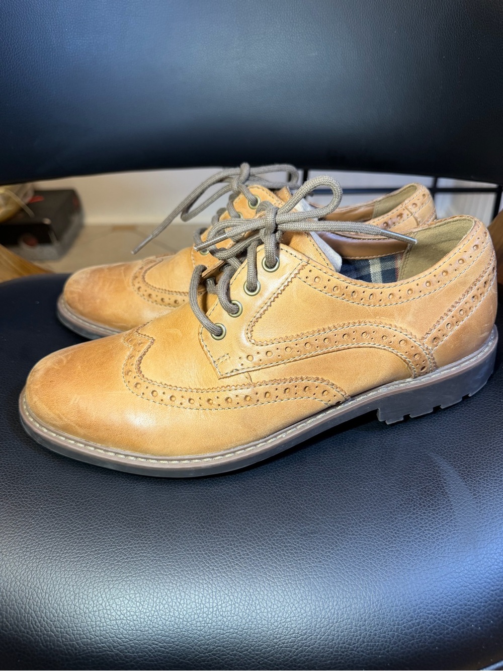 Collection by Clarks Mens Brown Leather Wingtip Oxfords, Size 9.5 M